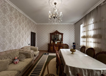 Zabrat qes.4 sotda 125 kvm.4 otaqli ev satilir.Ev