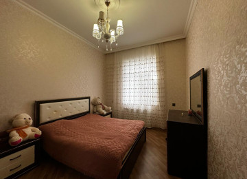 Zabrat qes.4 sotda 125 kvm.4 otaqli ev satilir.Ev