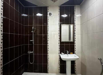 Zabrat qes.4 sotda 125 kvm.4 otaqli ev satilir.Ev