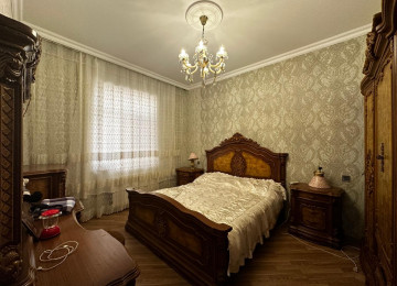 Zabrat qes.4 sotda 125 kvm.4 otaqli ev satilir.Ev