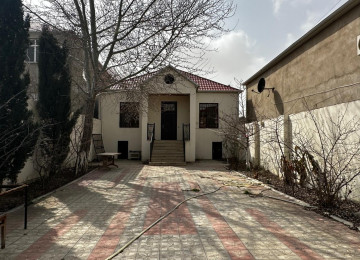 Zabrat qes.4 sotda 125 kvm.4 otaqli ev satilir.Ev