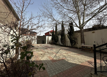 Zabrat qes.4 sotda 125 kvm.4 otaqli ev satilir.Ev