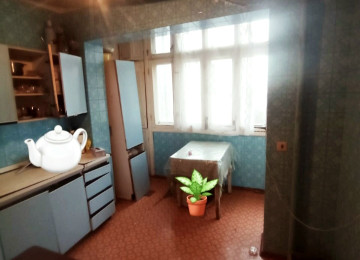 Xalqlara,Baku Medikal Plaza yaxinliginda,9/7,100kv.m,orta