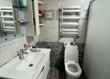 -Təcili satılır. Daxili Kreditlə satılır.Tək şəxsiyyət