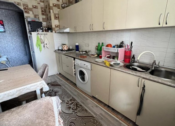 -Təcili satılır. Daxili Kreditlə satılır.Tək şəxsiyyət