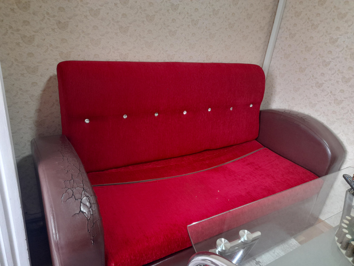 Divan 2×90 eni Razilasma olacag Acilanda 2 neferlik divan olur