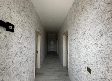 EYNI POYEKTLI 2 EV SATILIR.YAXIN QOHUMLAR,2 QARDAS UCUN