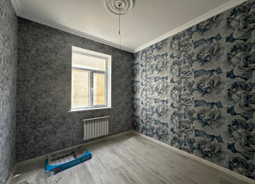 EYNI POYEKTLI 2 EV SATILIR.YAXIN QOHUMLAR,2 QARDAS UCUN