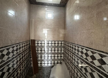 EYNI POYEKTLI 2 EV SATILIR.YAXIN QOHUMLAR,2 QARDAS UCUN