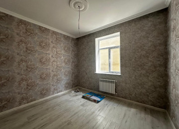 EYNI POYEKTLI 2 EV SATILIR.YAXIN QOHUMLAR,2 QARDAS UCUN