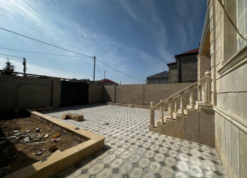 EYNI POYEKTLI 2 EV SATILIR.YAXIN QOHUMLAR,2 QARDAS UCUN