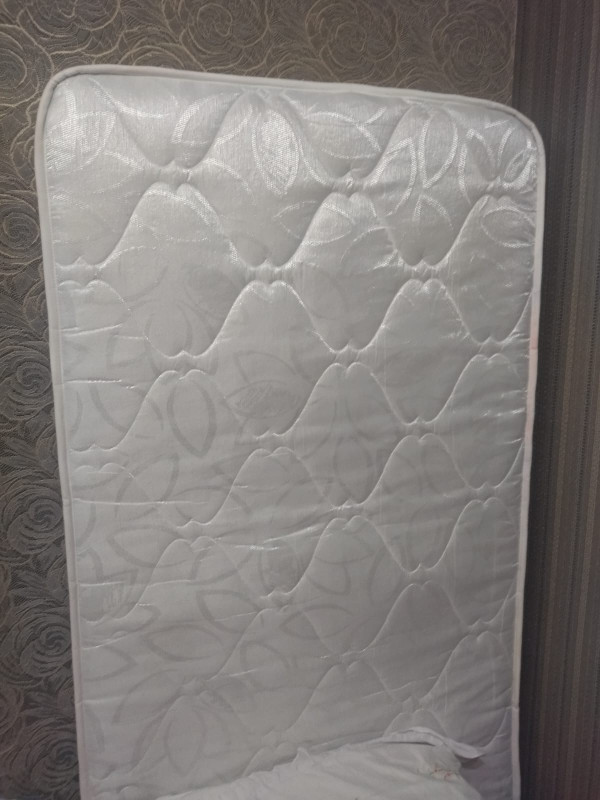 Matras Ortopedik tək adamlıq matras az işlənib 50 azn satılır.