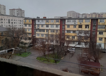 Kiraye verilir Xirdalanin merkezinde bina evi.Ancaq isleyen