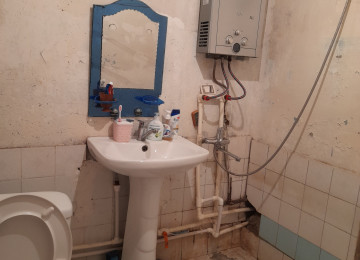 Kiraye verilir Xirdalanin merkezinde bina evi.Ancaq isleyen