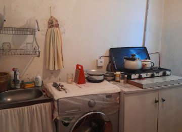 Kiraye verilir Xirdalanin merkezinde bina evi.Ancaq isleyen