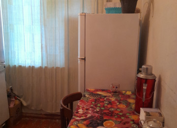 Kiraye verilir Xirdalanin merkezinde bina evi.Ancaq isleyen