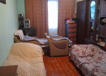 Kiraye verilir Xirdalanin merkezinde bina evi.Ancaq isleyen