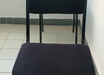 İkinci əl əşyalar mebeller satılır. Kurs, bağça, ofis