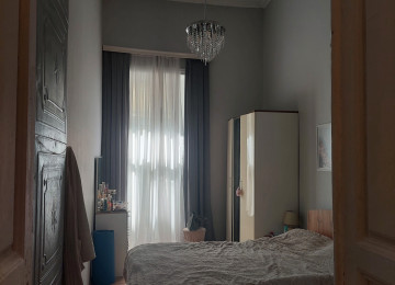 Şəhərin mərkəzində yerləşən,Fontanlar baqinin yaninda ,