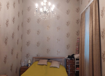 Şəhərin mərkəzində yerləşən,Fontanlar baqinin yaninda ,