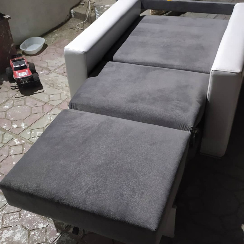 Kreslolar Kreslo Çarpayı Yuksek keyfiyyetde.Alt hissəsi bazalıdır.