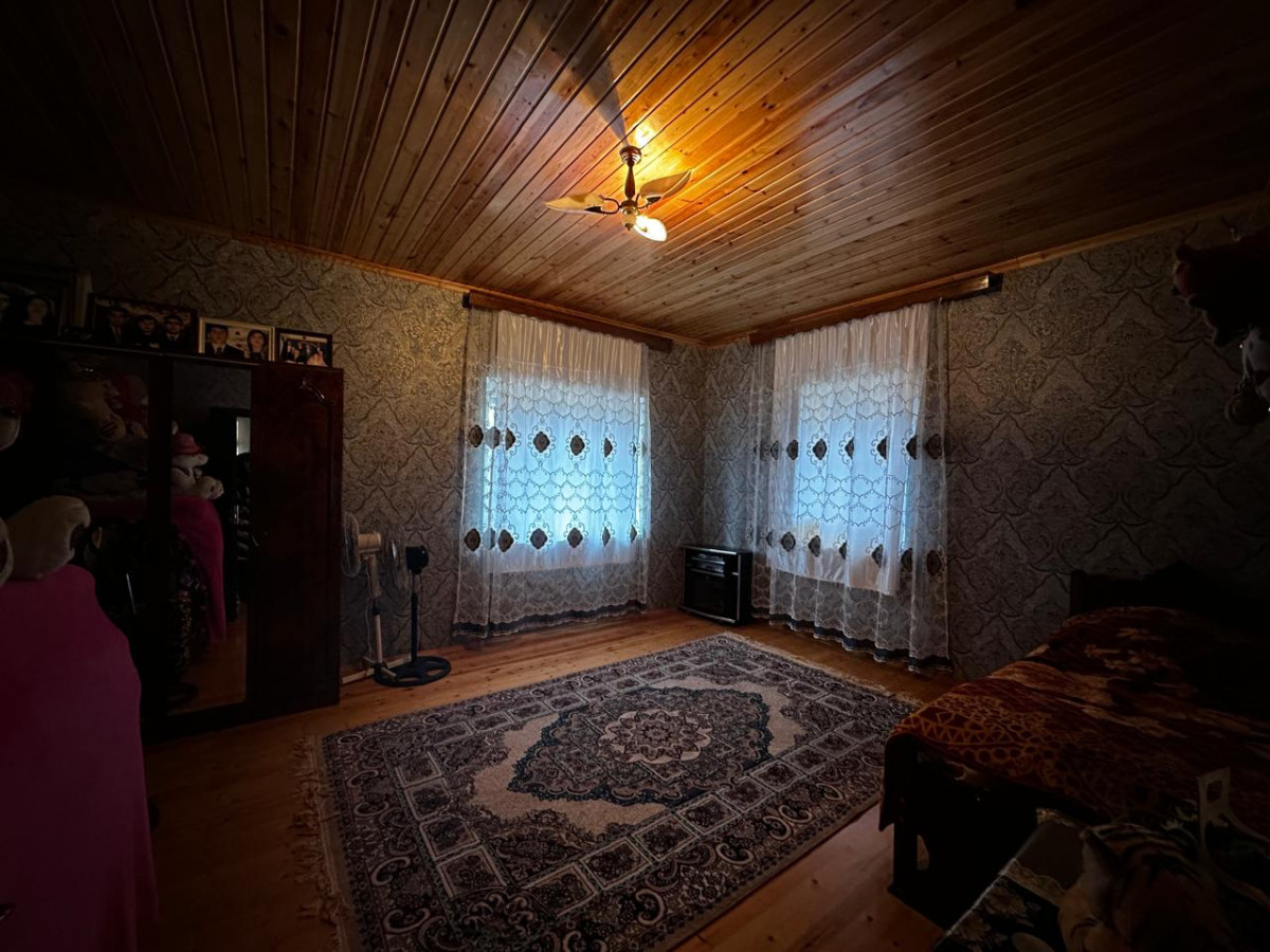 HEYET EVI Ramani Gulculukde 22 sayli məktəbə yaxin,marsruta 300 metr