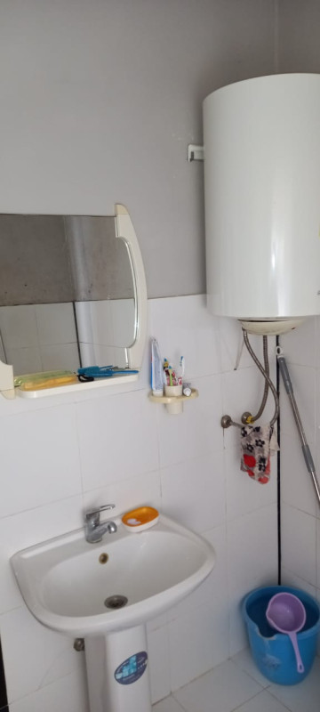 Ev satılır Ev satılır. 3 otaq, hamam (sanitar qovşaq) evin içindədir