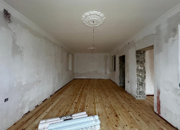 Ramani Sovxozda 2 sotda 120kvm.4 otaqli ev satilir.Ev qosa