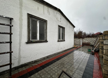 Ramani Sovxozda 2 sotda 120kvm.4 otaqli ev satilir.Ev qosa