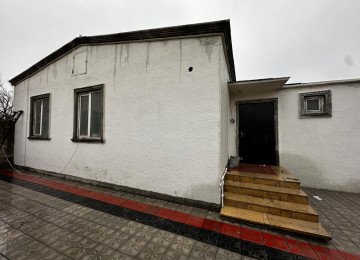 Ramani Sovxozda 2 sotda 120kvm.4 otaqli ev satilir.Ev qosa