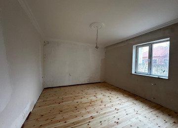 Ramani Sovxozda 2 sotda 120kvm.4 otaqli ev satilir.Ev qosa