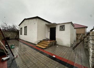 Ramani Sovxozda 2 sotda 120kvm.4 otaqli ev satilir.Ev qosa