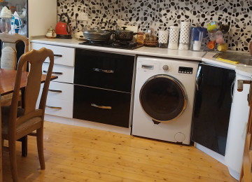 Ev satılır. 3 otaq, hamam (sanitar qovşaq) evin içindədir