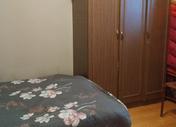 Ev satılır. 3 otaq, hamam (sanitar qovşaq) evin içindədir