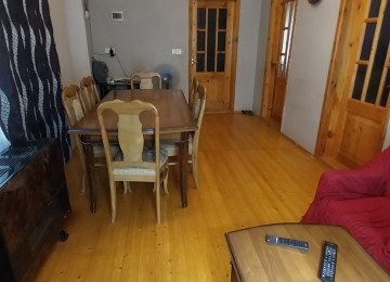 Ev satılır. 3 otaq, hamam (sanitar qovşaq) evin içindədir