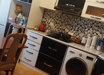 Ev satılır. 3 otaq, hamam (sanitar qovşaq) evin içindədir