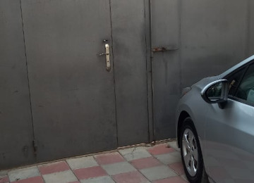 Ev satılır. 3 otaq, hamam (sanitar qovşaq) evin içindədir