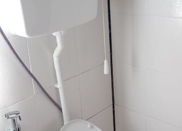 Ev satılır. 3 otaq, hamam (sanitar qovşaq) evin içindədir