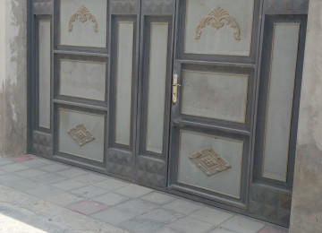 Ev satılır. 3 otaq, hamam (sanitar qovşaq) evin içindədir