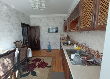 YAŞAYİŞLİ EV İSTEYENLER UCUN: EV ÖZU. ÜCUN TİLİIMİŞDİR. Ev