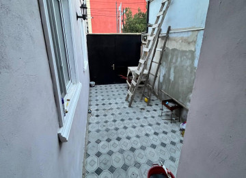 Zabrat qes.192 sayli mektebe yaxin ,mərkəzdə 1,2 sotda 90