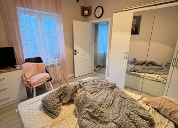 Zabrat qes.192 sayli mektebe yaxin ,mərkəzdə 1,2 sotda 90