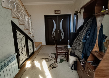 YAŞAYİŞLİ EV İSTEYENLER UCUN: EV ÖZU. ÜCUN TİLİIMİŞDİR. Ev