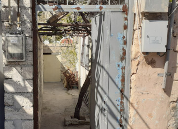 Bileceride ag sarayin yaninda 2 otaqli heyet evi tecili