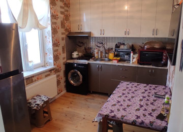 Zabrat 2də iki mərtəbəli 3 otaqlı həyət evi. Lahiyə: -