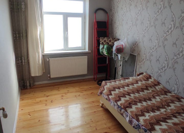 Zabrat 2də iki mərtəbəli 3 otaqlı həyət evi. Lahiyə: -