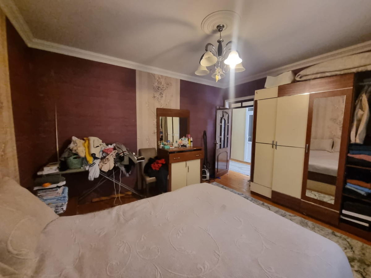 heyet evi Zabrat qes.Əsas yola yaxin 1,8 sotda 72 kvm sahesi olan 3