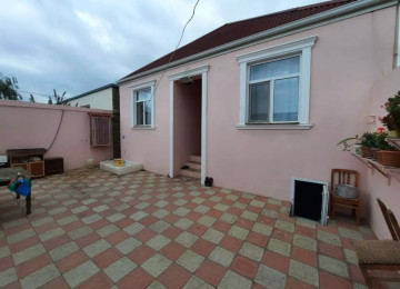 Binəqədidə 133 nömrəli marşrutun yolunda 3 otaqlı şəxsi