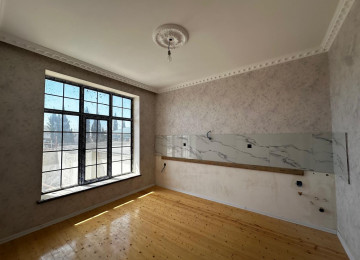 Mastaga qes.Natarial kontorunun arxasinda 3 sotda 120kvm.4