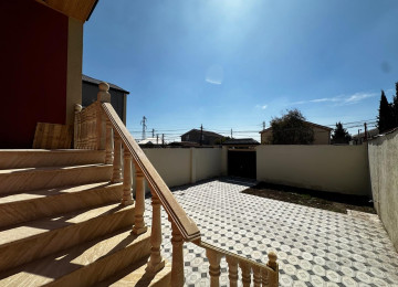 Mastaga qes.Natarial kontorunun arxasinda 3 sotda 120kvm.4